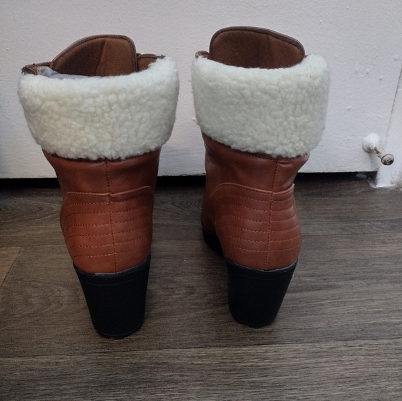 NWOT Yoki tan lace up boots Size 8 - Picture 8 of 8